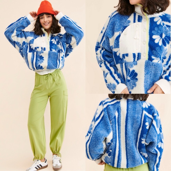 Free People Jackets & Blazers - Free People New Hit The Slopes Fleece Pullover Blue White Floral Combo